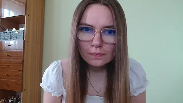 LooveELLYx online show from 23, 7, 2026