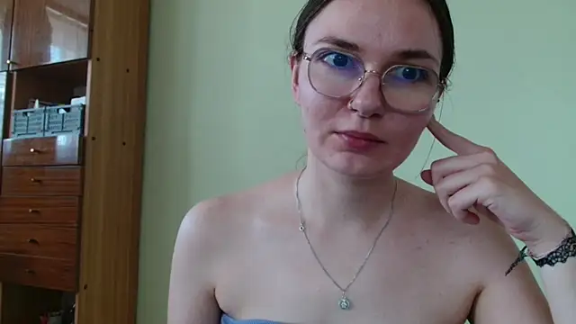 LooveELLYx online show from 4, 8, 2026