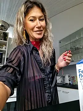 CelynaRoss online show from 12, 5, 2026