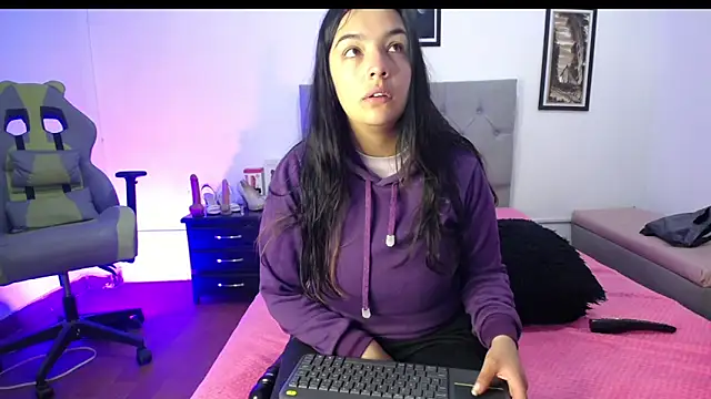 Esmeraldaa- online show from 30, 9, 2025