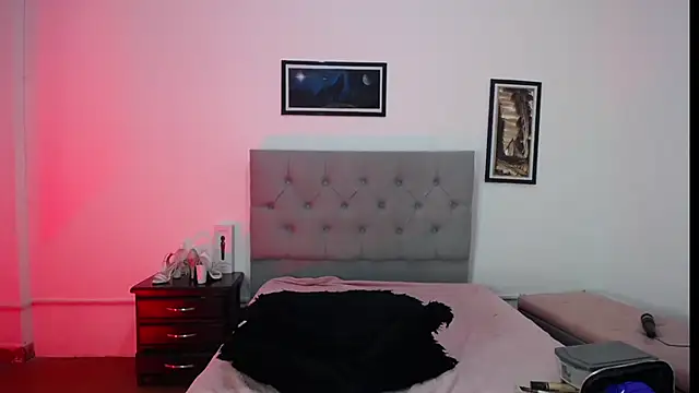 Esmeraldaa- online show from 14, 11, 2025