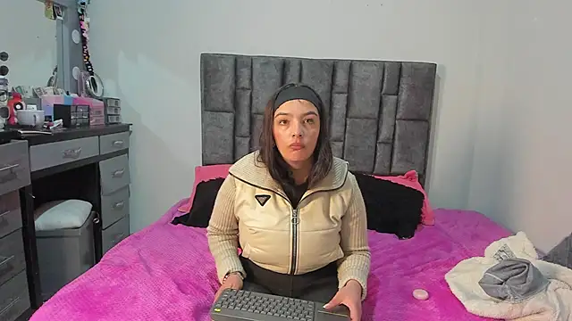 Esmeraldaa- online show from 29, 4, 2026