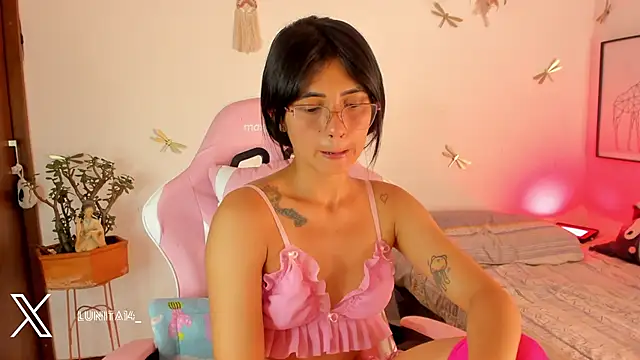 Snapshot of princessluna_19 chatting on 23, 7, 2026 princessluna 19 online show from 23, 7, 2026