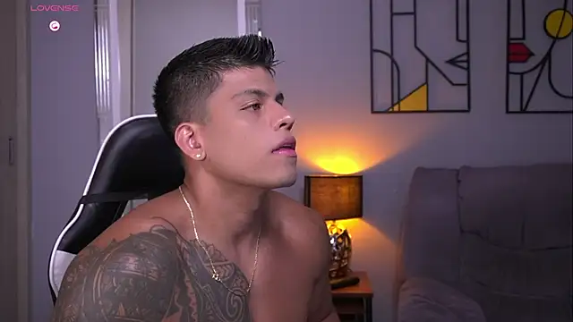 Snapshot of tyler_muscle1 chatting on 30, 5, 2026 tyler muscle1 online show from 30, 5, 2026