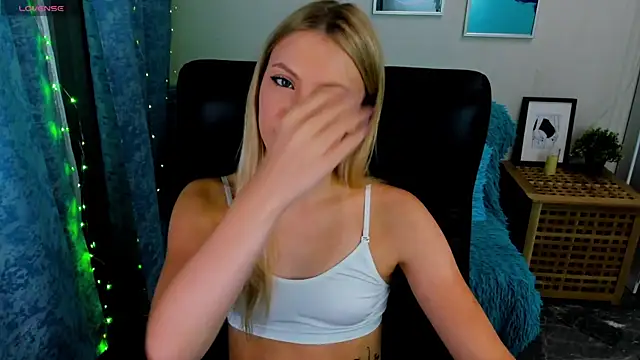 Snapshot of KatherineePierce chatting on 14, 9, 2025 KatherineePierce online show from 14, 9, 2025