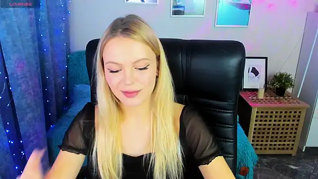 Snapshot of KatherineePierce chatting on 18, 10, 2025 KatherineePierce online show from 18, 10, 2025