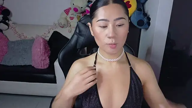 evelyn ch  online show from 10, 10, 2025