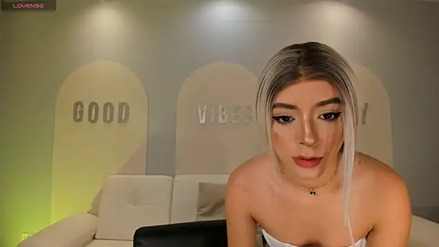 IsabellaMoreau online show from 19, 12, 2025