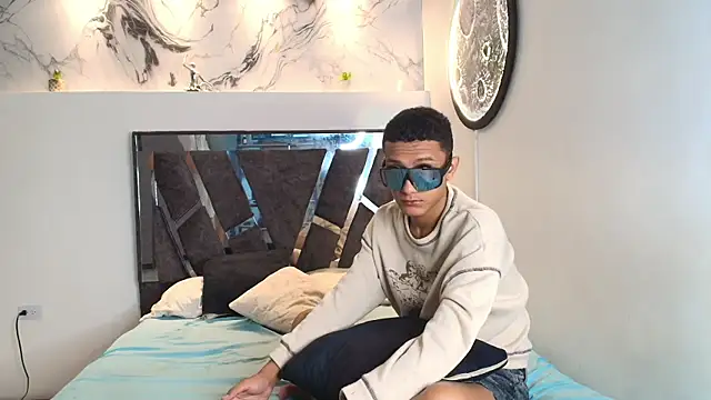 TWINKS FRIENDS online show from 11, 11, 2025