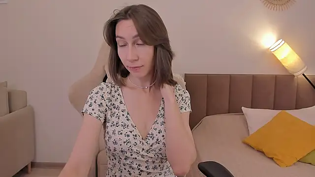 Snapshot of GoodGlamorGirl chatting on 7, 10, 2025 GoodGlamorGirl online show from 7, 10, 2025