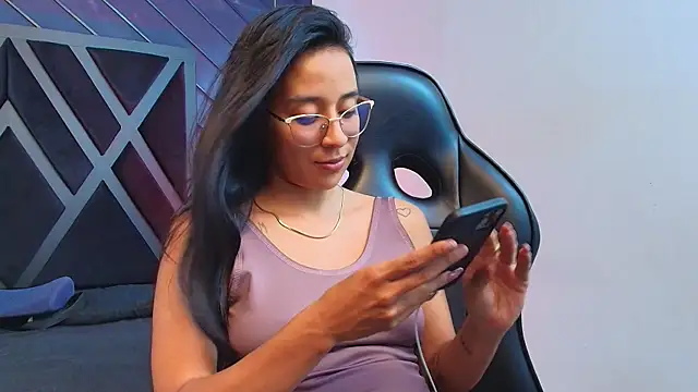 zoe martins  online show from 30, 4, 2026