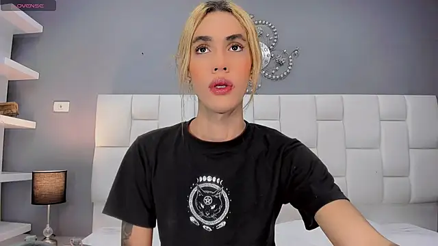 lucy darkangel online show from 17, 7, 2026