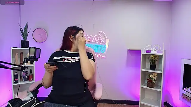 Snapshot of Aphriil__ chatting on 8, 9, 2025 Aphriil online show from 8, 9, 2025