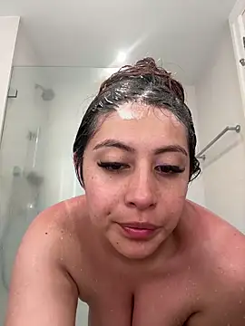 Snapshot of Aphriil__ chatting on 2, 10, 2025 Aphriil online show from 2, 10, 2025