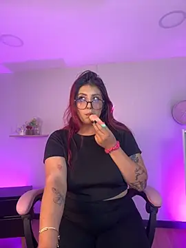 Snapshot of Aphriil__ chatting on 6, 10, 2025 Aphriil online show from 6, 10, 2025