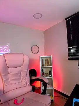 Snapshot of Aphriil__ chatting on 8, 10, 2025 Aphriil online show from 8, 10, 2025