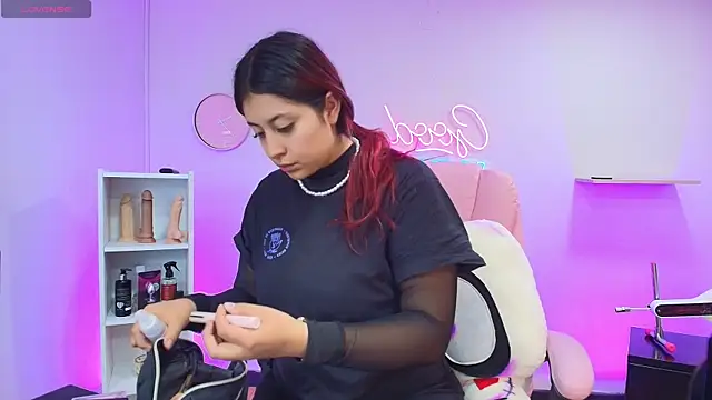 Snapshot of Aphriil__ chatting on 21, 10, 2025 Aphriil online show from 21, 10, 2025