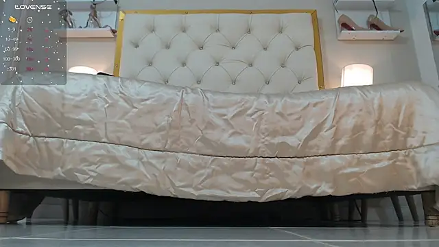 aura sanders1 online show from 4, 11, 2025