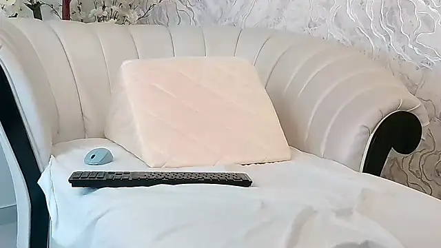 aura sanders1 online show from 16, 12, 2025