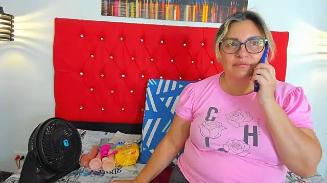 carolinacrus01 online show from 15, 9, 2025