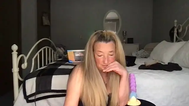 Snapshot of milf-Lacey chatting on 6, 3, 2026 milf-Lacey online show from 6, 3, 2026