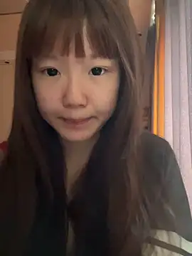 Snapshot of D-033 chatting on 5, 11, 2025 D-033 online show from 5, 11, 2025