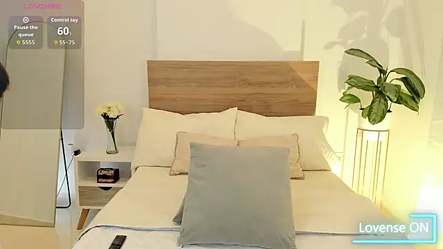 Lea Joness online show from 10, 10, 2025