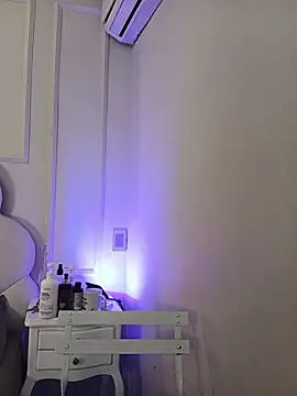 Kaylachannell online show from 4, 8, 2026