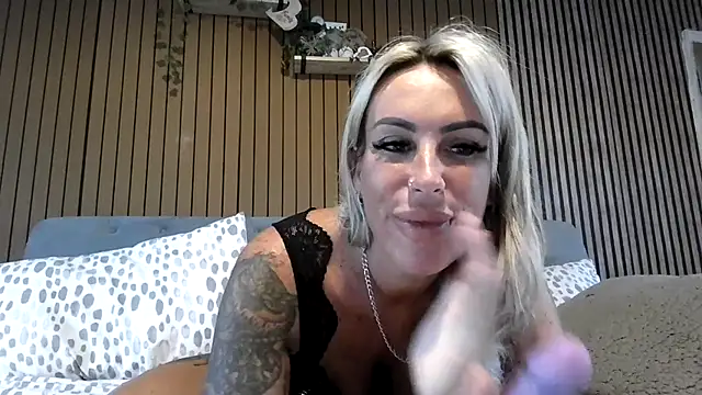 poppyinga1 online show from 17, 6, 2026
