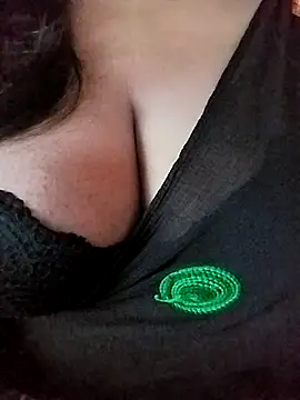 Snapshot of Ponds_beauty chatting on 6, 10, 2025 Ponds beauty online show from 6, 10, 2025