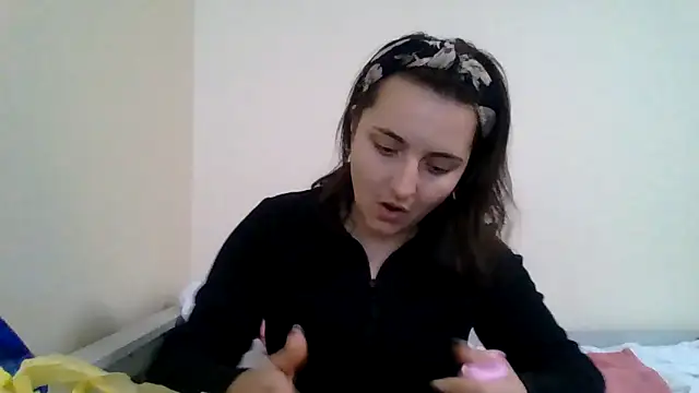 Snapshot of DInaraXRose chatting on 8, 10, 2025 DInaraXRose online show from 8, 10, 2025