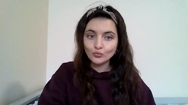 Snapshot of DInaraXRose chatting on 18, 11, 2025 DInaraXRose online show from 18, 11, 2025