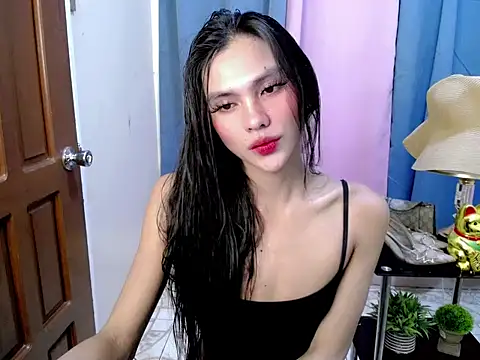 Ur latinahotpaprika online show from 7, 5, 2026