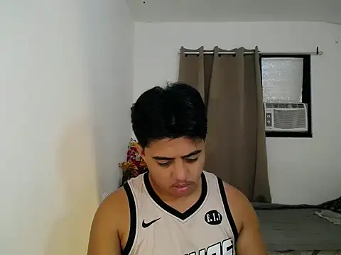 Snapshot of Hugecock2hundle_intown chatting on 16, 11, 2025 Hugecock2hundle intown online show from 16, 11, 2025