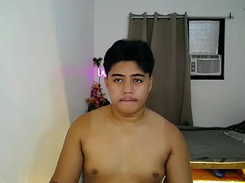 Snapshot of Hugecock2hundle_intown chatting on 17, 11, 2025 Hugecock2hundle intown online show from 17, 11, 2025