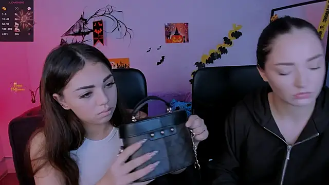 Snapshot of miki-niki chatting on 4, 11, 2025 miki-niki online show from 4, 11, 2025