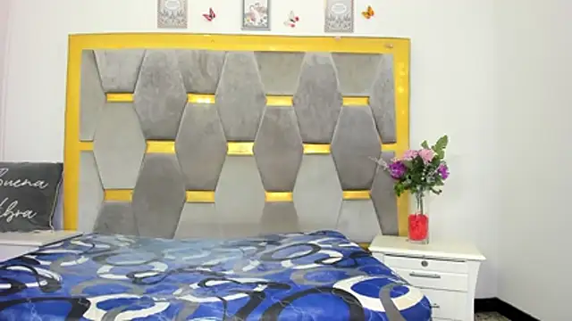 AliyahBrowns online show from 4, 12, 2025