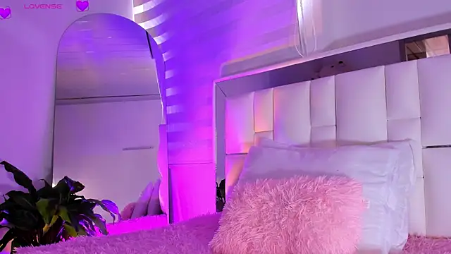 Snapshot of sara_goddess01 chatting on 18, 9, 2025 sara goddess01 online show from 18, 9, 2025