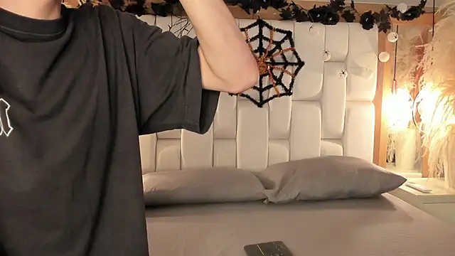 Daphne And Roger online show from 15, 10, 2025