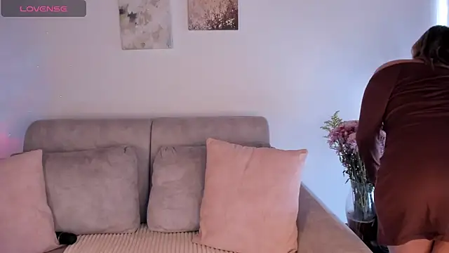 Snapshot of Estrer_collins chatting on 16, 9, 2025 Estrer collins online show from 16, 9, 2025