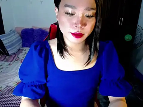 Urassiansweetcummer online show from 23, 9, 2025