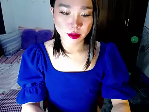 Urassiansweetcummer online show from 24, 9, 2025