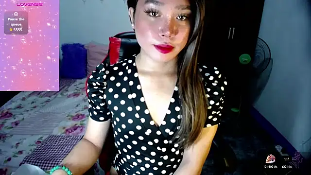 Urassiansweetcummer online show from 17, 10, 2025