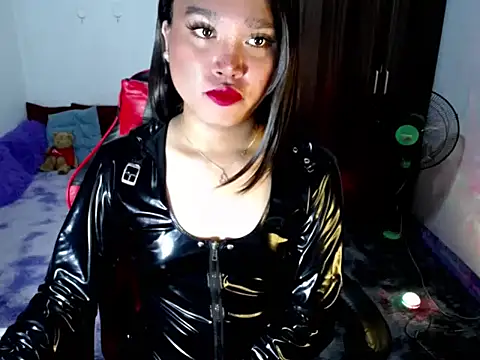 Urassiansweetcummer online show from 4, 5, 2026