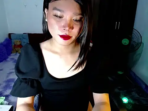 Urassiansweetcummer online show from 8, 5, 2026