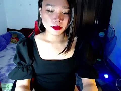 Urassiansweetcummer online show from 11, 5, 2026