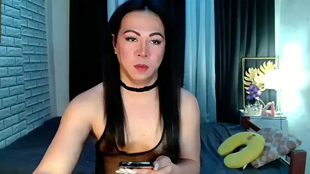 Snapshot of _Carmilla chatting on 6, 11, 2025 Carmilla online show from 6, 11, 2025