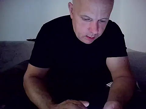 DaDDyLoVeSu83 online show from 12, 6, 2026
