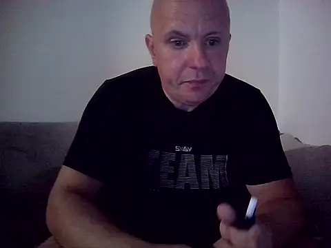 DaDDyLoVeSu83 online show from 17, 6, 2026
