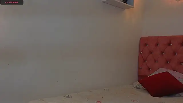 Snapshot of Kyra_Honey chatting on 7, 10, 2025 Kyra Honey online show from 7, 10, 2025